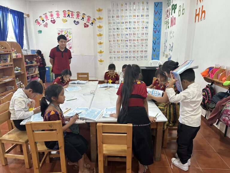 Visiting our friends “Amigos de Santa Cruz”